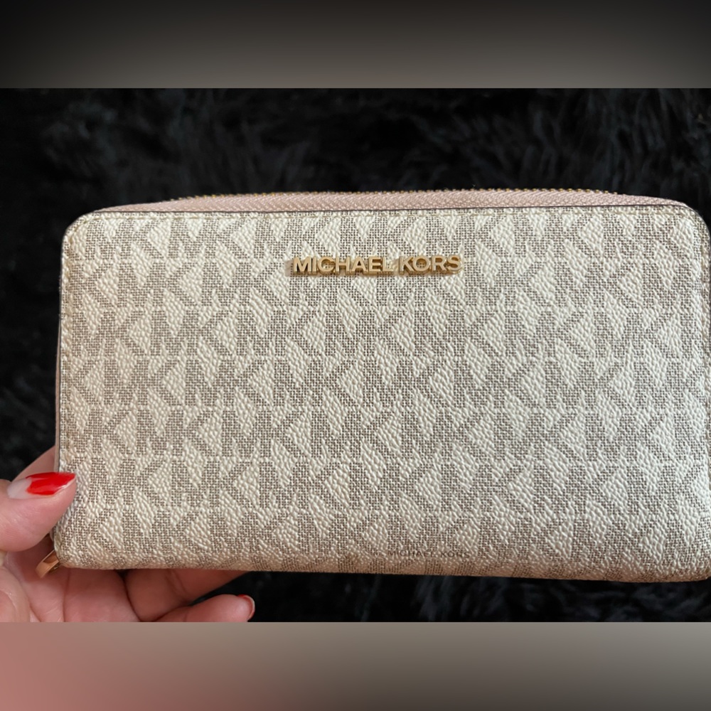 Micheal Kors Wallet